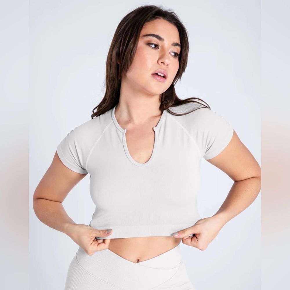 Cosmolle Premium Seamless V-neck Crop Top Gray Medium